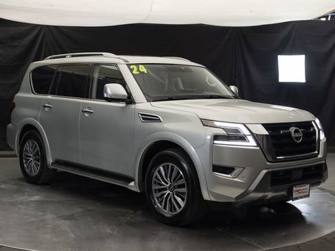 Used 2024 Nissan Armada SL w/ Captain's Chairs Package AWD/4WD image 3