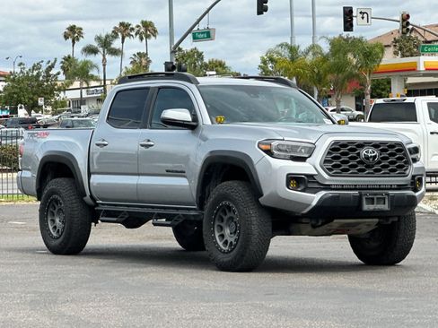 Used 2022 Toyota Tacoma TRD Off-Road w/ Technology Package image 8