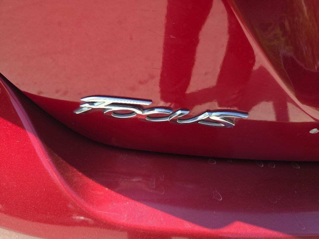 Used 2013 Ford Focus SE w/ SE Winter Pkg FWD image 14