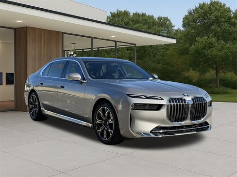 Used 2025 BMW i7 eDrive50 image 5