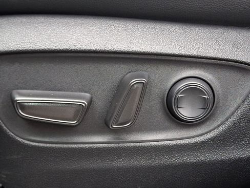 Used 2023 Toyota Highlander XLE image 29