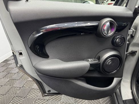 Used 2019 MINI Cooper 4-Door Hardtop w/ Premium Package image 45