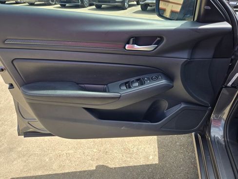 Used 2024 Nissan Altima 2.5 SV image 11