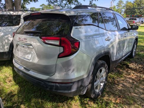 Used 2022 GMC Terrain SLE w/ Driver Convenience Package FWD image 5