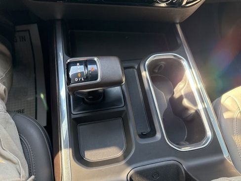 Used 2022 GMC Sierra 1500 SLT w/ SLT Convenience Package image 47