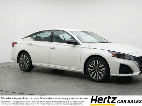 Used 2025 Nissan Altima 2.5 SV image 1