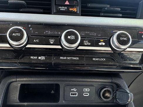 Used 2025 Honda Pilot Touring image 18