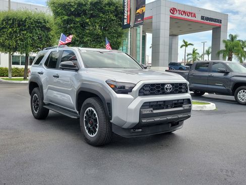 Used 2026 Toyota 4Runner SR5 AWD/4WD image 2