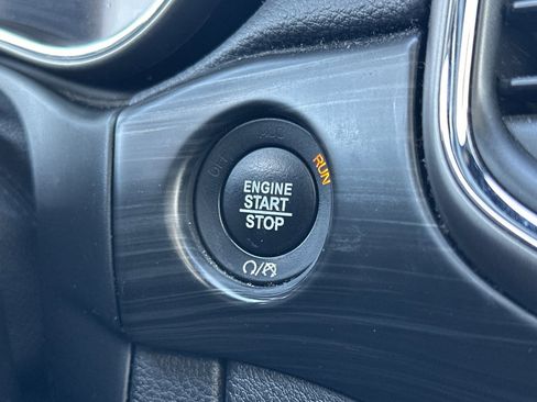 Used 2019 Jeep Grand Cherokee Laredo image 34