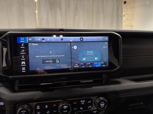 Used 2024 Jeep Wrangler Unlimited Rubicon w/ Convenience Group image 27