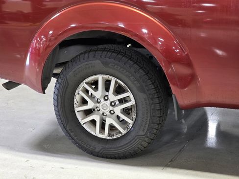 Used 2015 Nissan Frontier SV image 9