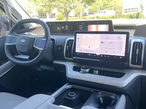 New 2026 Ford Expedition Active RWD image 3