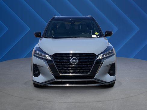 Used 2023 Nissan Kicks SR w/ SR Premium Package FWD image 8
