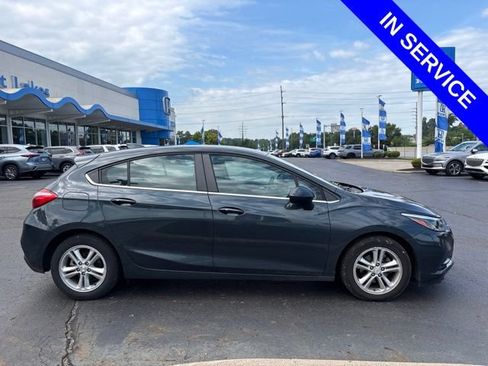 Used 2017 Chevrolet Cruze LT w/ Convenience Package FWD image 9