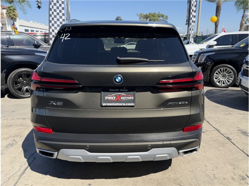 Used 2024 BMW X5 xDrive50e w/ Premium Package AWD/4WD image 5