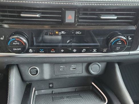 Used 2021 Nissan Rogue Platinum image 22