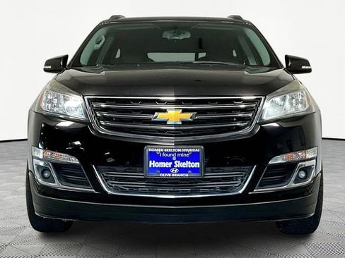 Used 2017 Chevrolet Traverse LT image 3