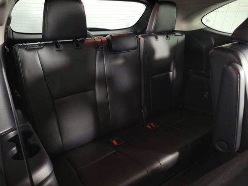 Used 2023 Toyota Highlander XLE FWD image 16