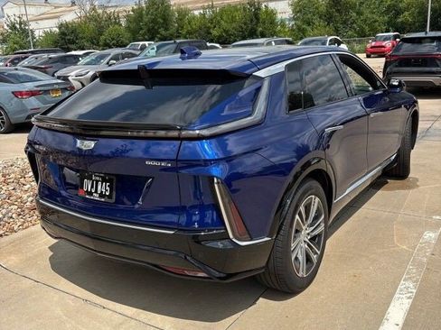 Certified 2024 Cadillac Lyriq Luxury AWD/4WD image 3