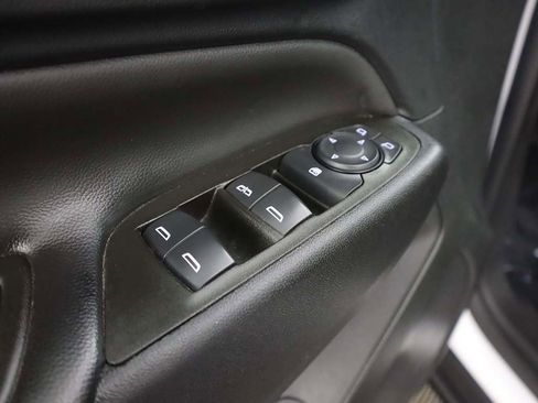 Used 2023 Chevrolet Equinox LT image 36