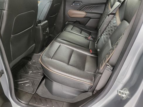 Used 2023 GMC Canyon Denali image 13