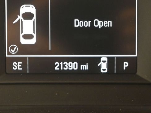 Used 2025 Chevrolet Trax LS image 34