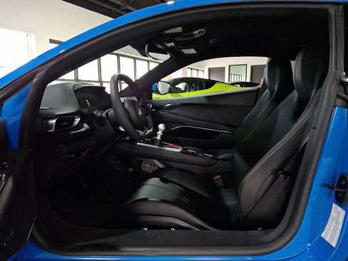 Used 2025 Lotus Emira image 9