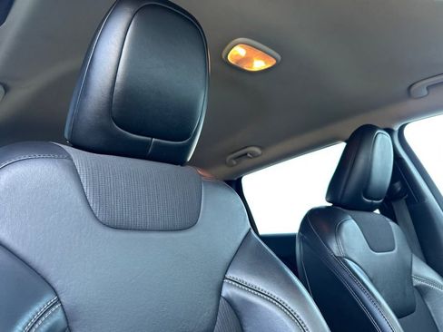 Used 2018 Jeep Cherokee Latitude Plus image 17