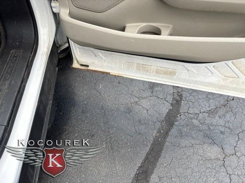Used 2015 Ford Explorer XLT w/ Equipment Group 202A AWD/4WD image 8