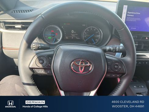 Used 2024 Toyota Venza XLE image 18