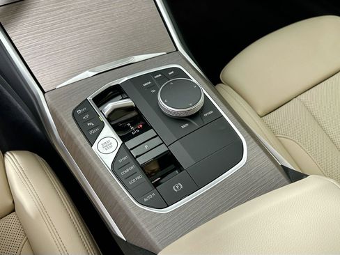 Used 2025 BMW 230i Coupe w/ Premium Package image 16