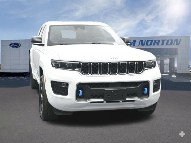 Used 2023 Jeep Grand Cherokee Overland w/ Luxury Tech Group IV AWD/4WD image 22