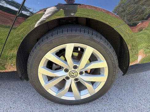 Used 2019 Volkswagen Golf SE FWD image 16