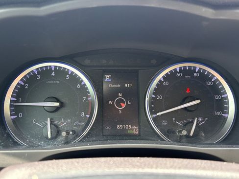 Used 2019 Toyota Highlander XLE FWD image 19