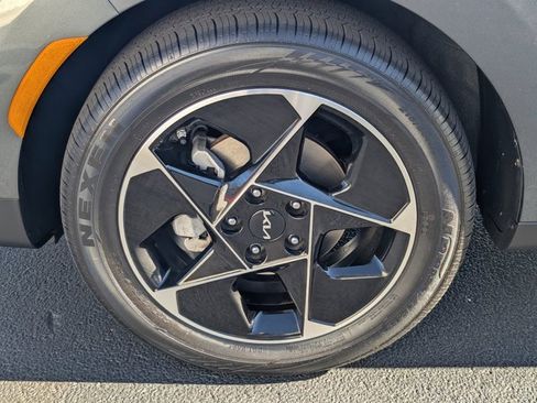 Used 2025 Kia Soul EX image 11