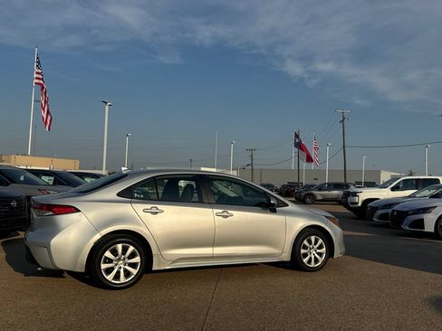 Used 2025 Toyota Corolla LE FWD image 25