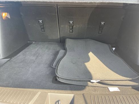Used 2025 Chevrolet Trax LT FWD image 32