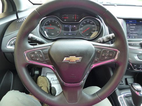 Used 2019 Chevrolet Cruze LT w/ Convenience Package FWD image 41