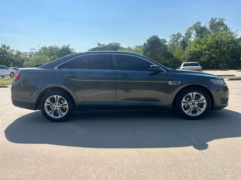 Used 2017 Ford Taurus SE FWD image 5