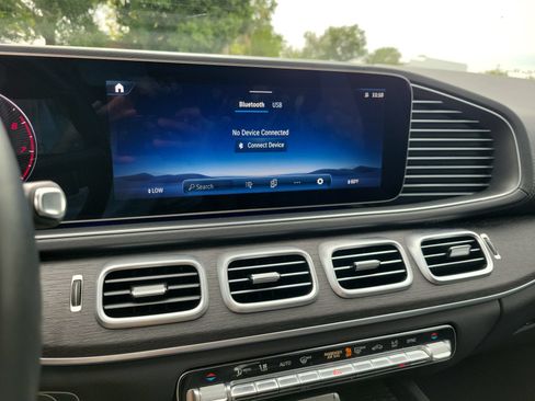Used 2025 Mercedes-Benz GLS 450 4MATIC image 21