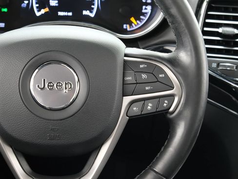 Used 2020 Jeep Grand Cherokee Overland AWD/4WD image 13