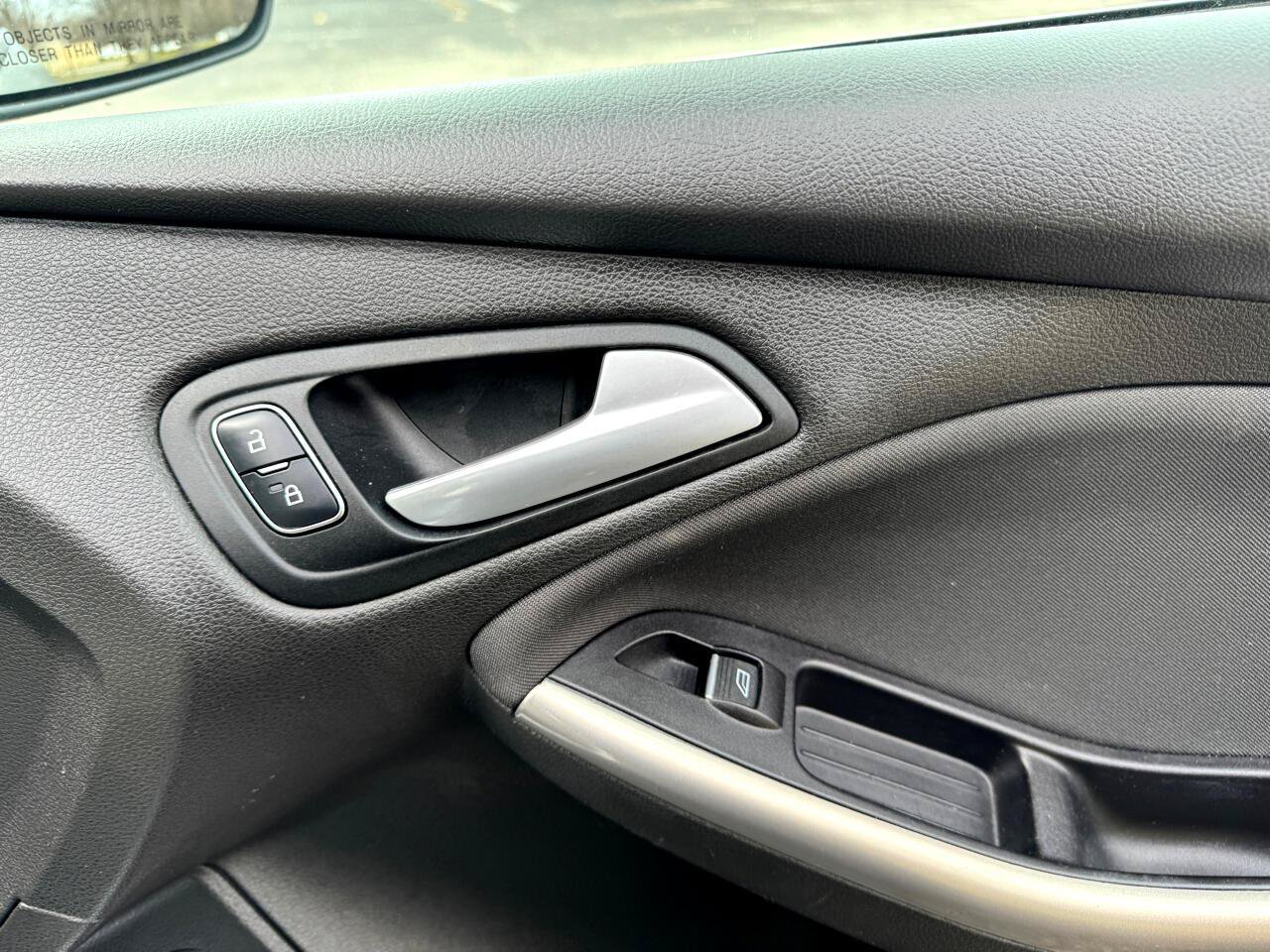 Used 2016 Ford Focus Titanium w/ Titanium Technology Package FWD image 34