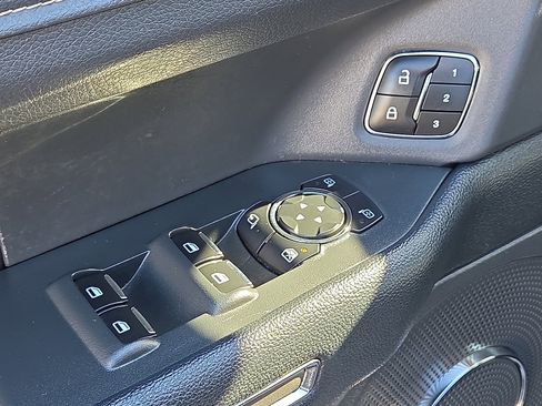 Used 2024 Ford Expedition XLT image 15