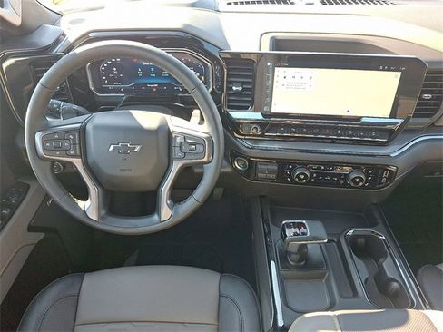 Used 2025 Chevrolet Silverado 1500 ZR2 w/ Technology Package image 11