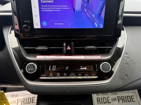 Used 2025 Toyota Corolla LE FWD image 38