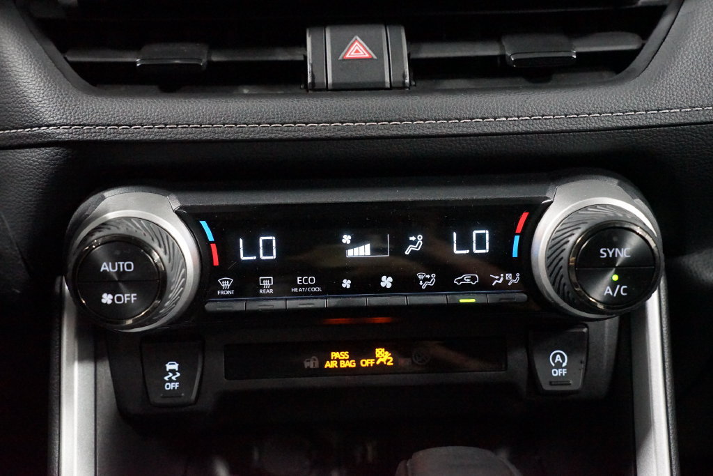 Certified 2025 Toyota RAV4 XLE FWD image 20