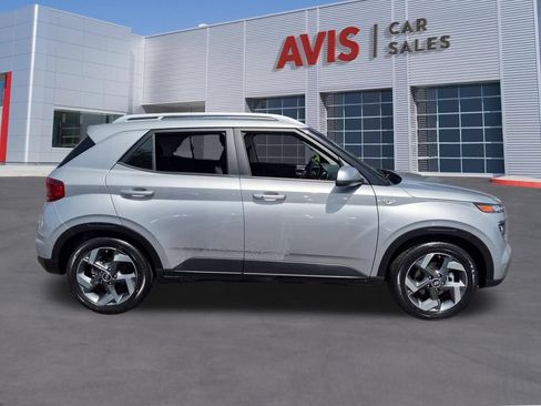Used 2025 Hyundai Venue SEL FWD image 5
