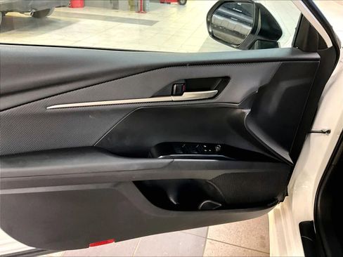 Used 2025 Toyota Camry SE image 9