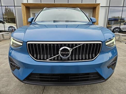 Certified 2024 Volvo XC40 B5 Plus w/ Climate Package AWD/4WD image 2