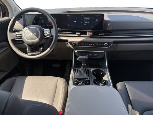 New 2025 Kia Carnival EX image 10